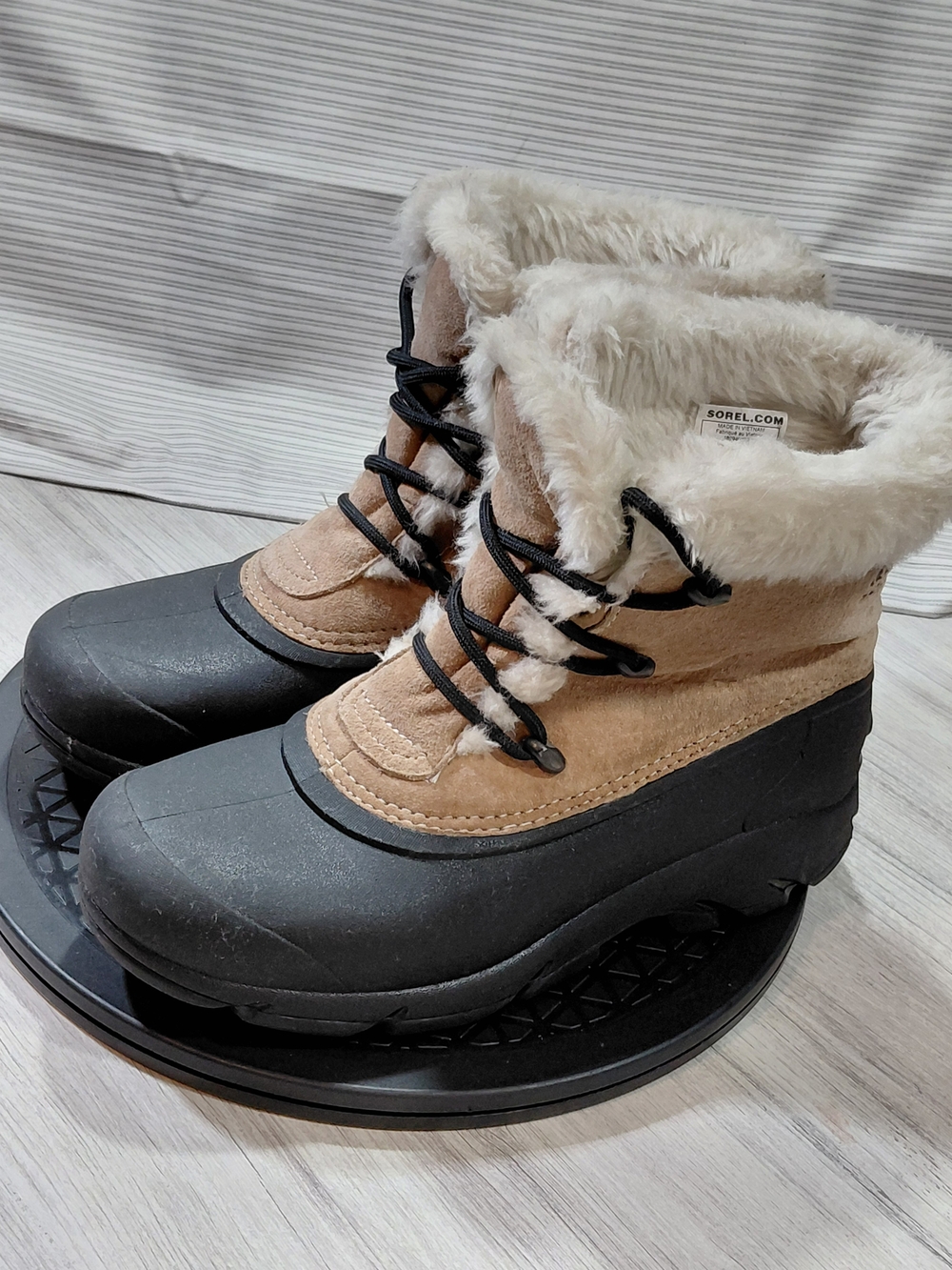 Sorel Women's Snow Angel Tan and Black Waterproof Winter Snow Boots SIZE 8
